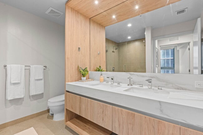 Building Photo - 11 NE 6th St