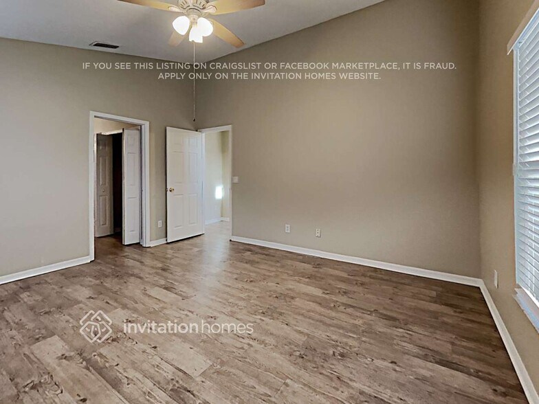 Building Photo - 13768 Meadowpark Ave