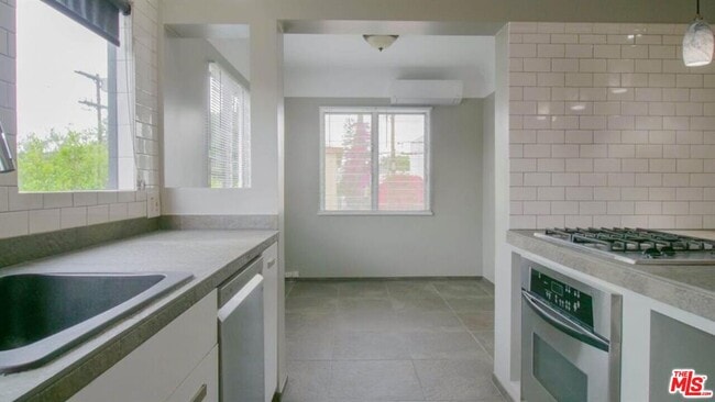 Building Photo - 1437 Ridgeley Dr