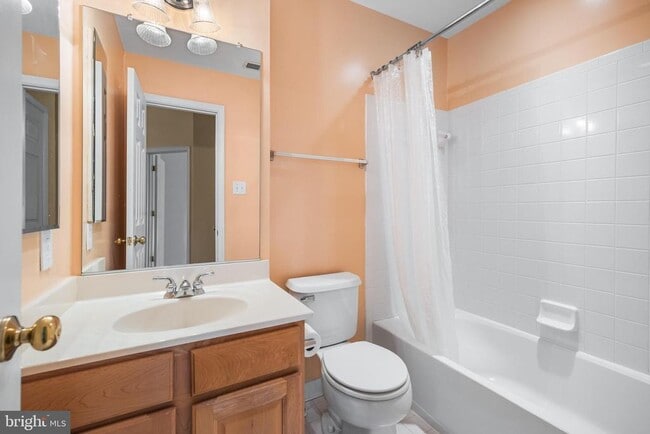 Building Photo - 530 Limerick Cir
