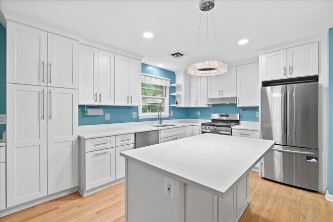 Building Photo - Find Your Forever Home in Valewood Manor