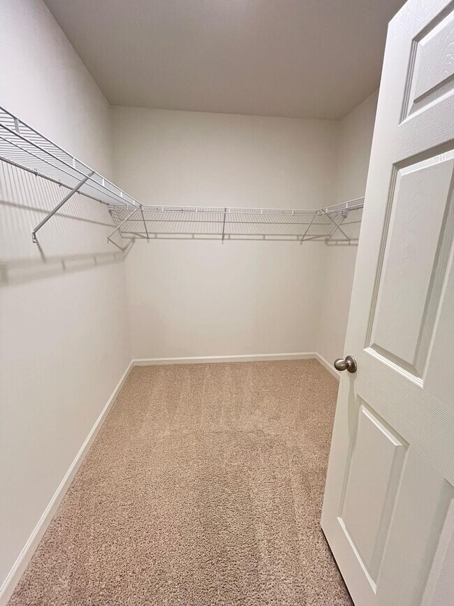 Building Photo - 1570 San Filippo Dr SE