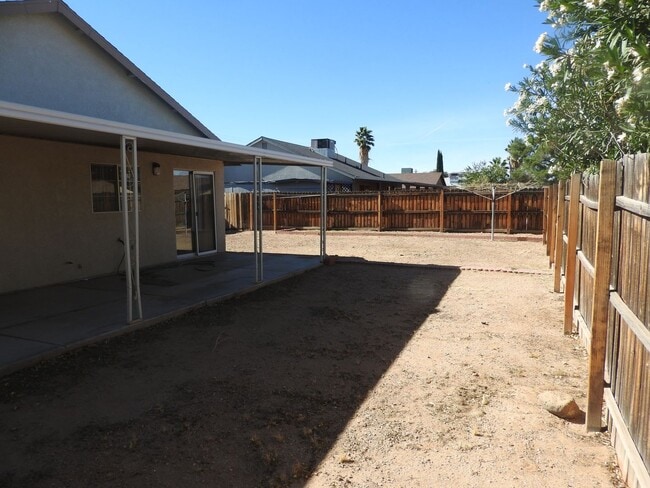 Building Photo - Centrally Located