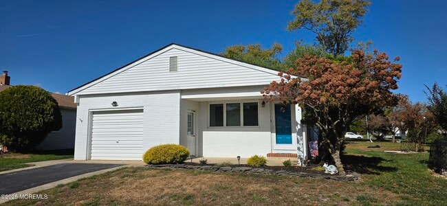 Building Photo - 90 Rodhos St