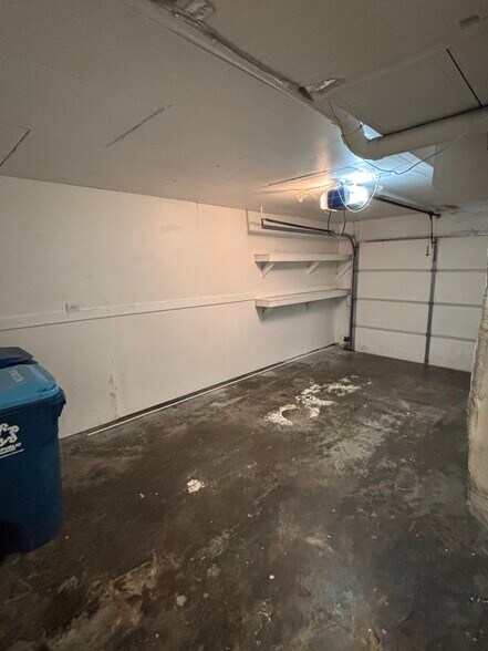 Building Photo - 1411 La Chateau Dr
