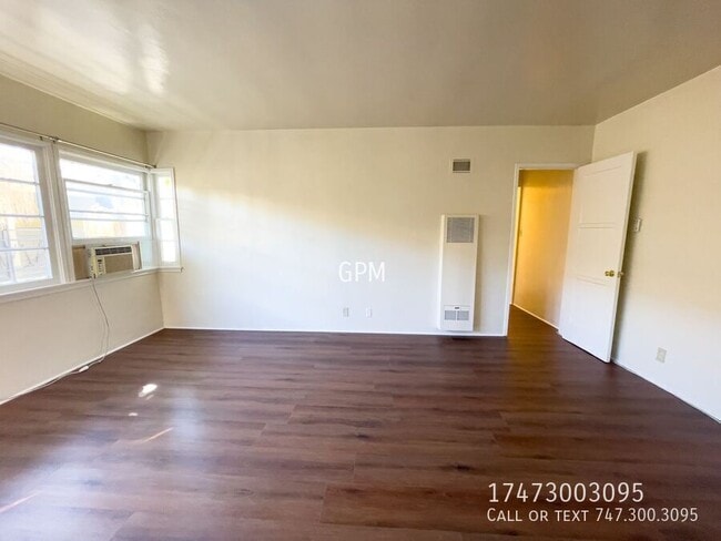 Building Photo - 4737 1/2 Beverly Blvd-