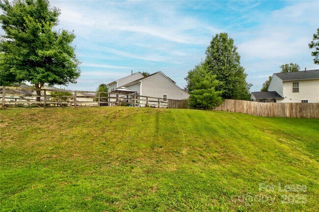 Building Photo - 915 Harbour View Cove NE