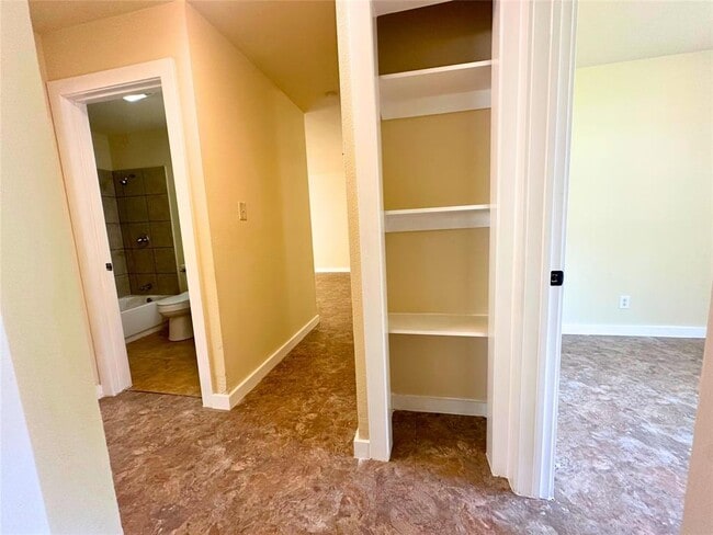 Building Photo - 2525 Dovemeadow Dr