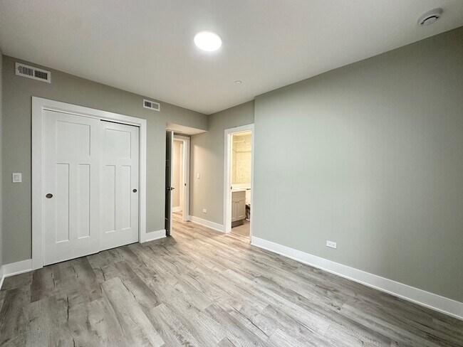 Building Photo - 1144 Oak Ave