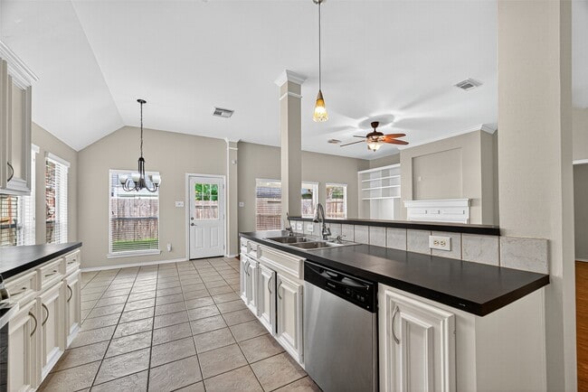 Building Photo - 3619 Parkshire Dr
