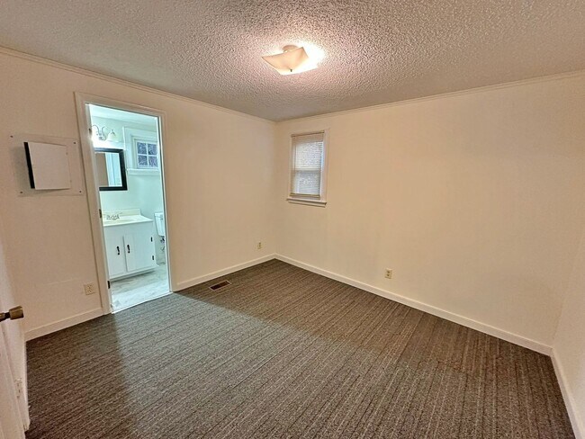 Building Photo - Renovated Rancher with 3 Bedrooms & 2 Baths!