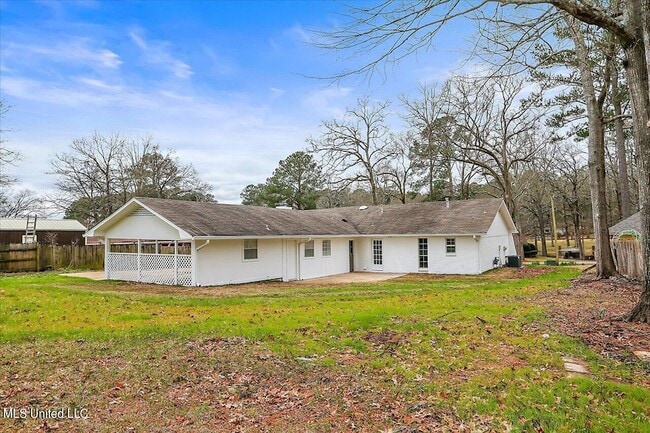 Building Photo - 249 Bay Park Dr