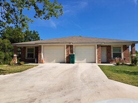 Building Photo - 231 Clore Rd