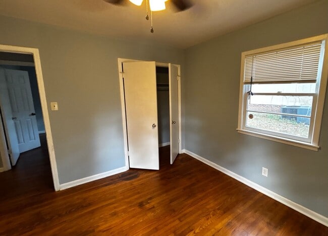 Building Photo - 3 BED 1.5 BATH IN HEART OF FAYETTEVILLE NC