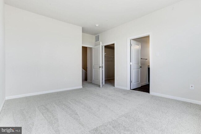 Building Photo - 5014 MacDonough Pl