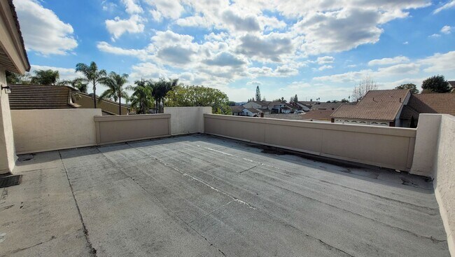 Building Photo - NOW AVAILABLE!! Gorgeous Two Story 3 Bedroom 3 Bath Perfect for Working From Home and Entertaining!