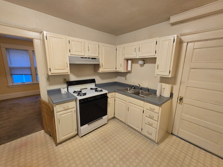 Building Photo - 2906 N Knox Ave