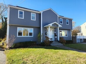 Building Photo - 11 Regina Rd