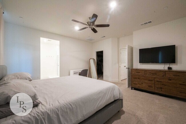 Building Photo - Madera Riverstone Home, 3BR/2BA, SOLAR, Community Pool, New Elementary School in Community!