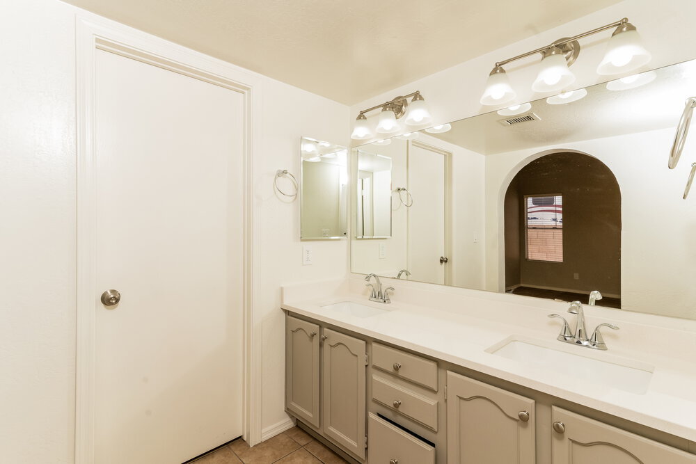 Building Photo - 7580 W San Miguel Ave