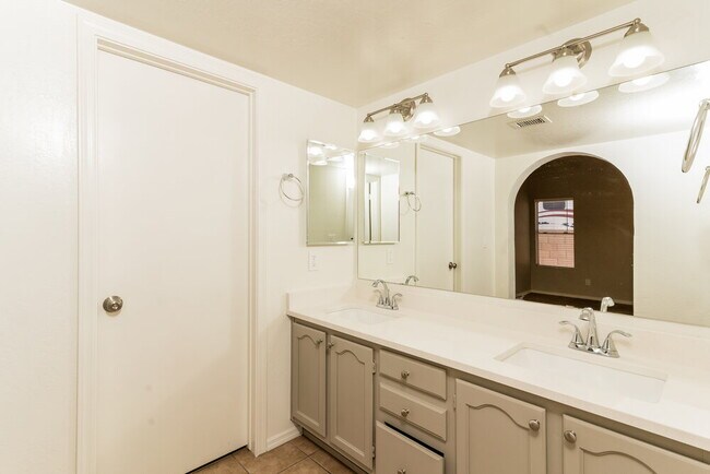 Building Photo - 7580 W San Miguel Ave