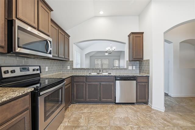 Building Photo - 10844 Live Oak Creek Dr