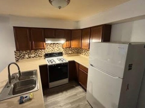 Kitchen - 919 Yeoman Street