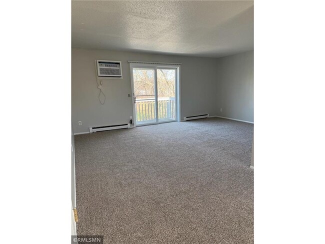 Building Photo - 880 E 6th St