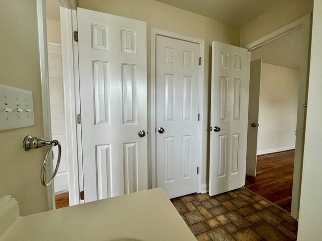 Building Photo - 513 N Elizabeth Ave