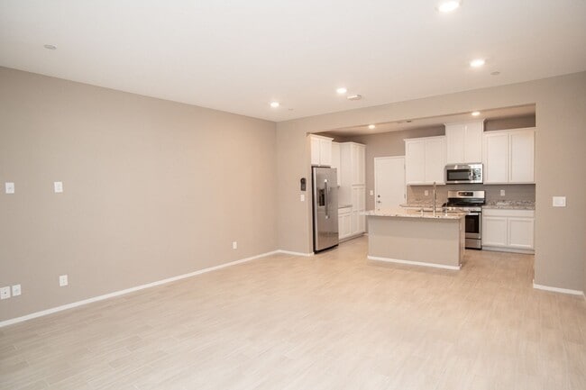 Building Photo - Great Townhome 3/2 in Santa Rosa Community in Summerlin!!!