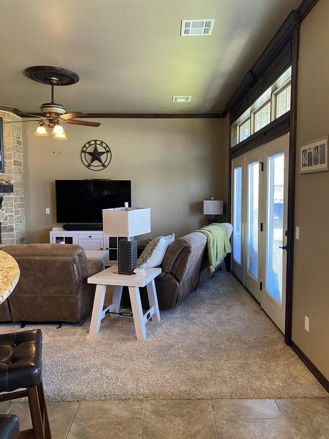 Building Photo - 812 Ryan Rd