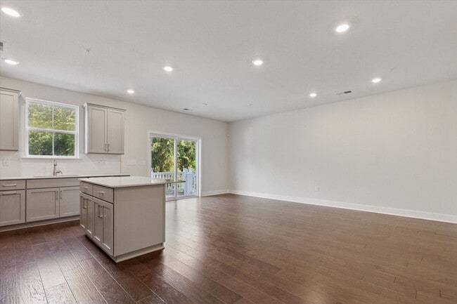 Building Photo - 3 Bedroom, 2.5 Bath Townhome in Steelpoint...