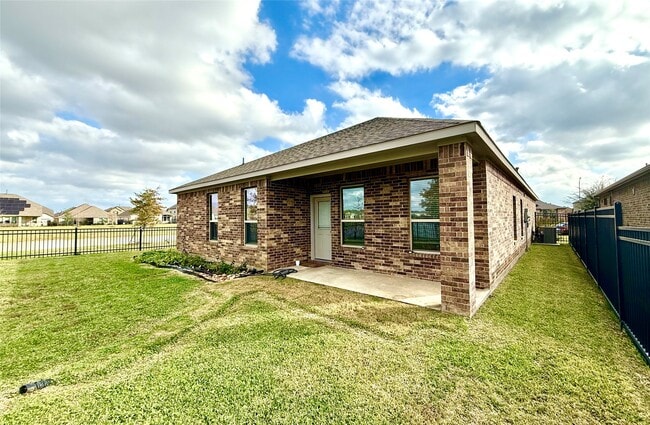 Building Photo - 141 Eliana Shores Dr