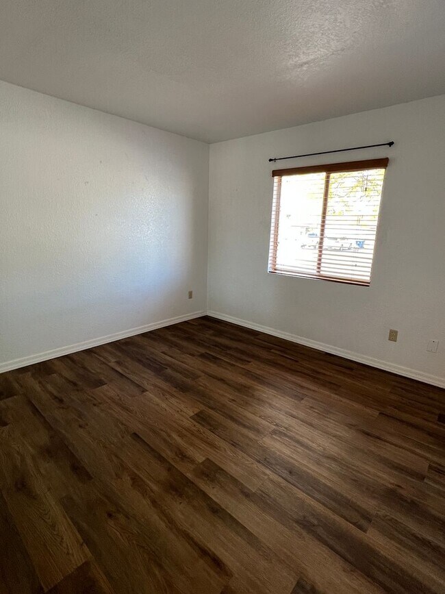 Building Photo - 3236 Silversmith Dr