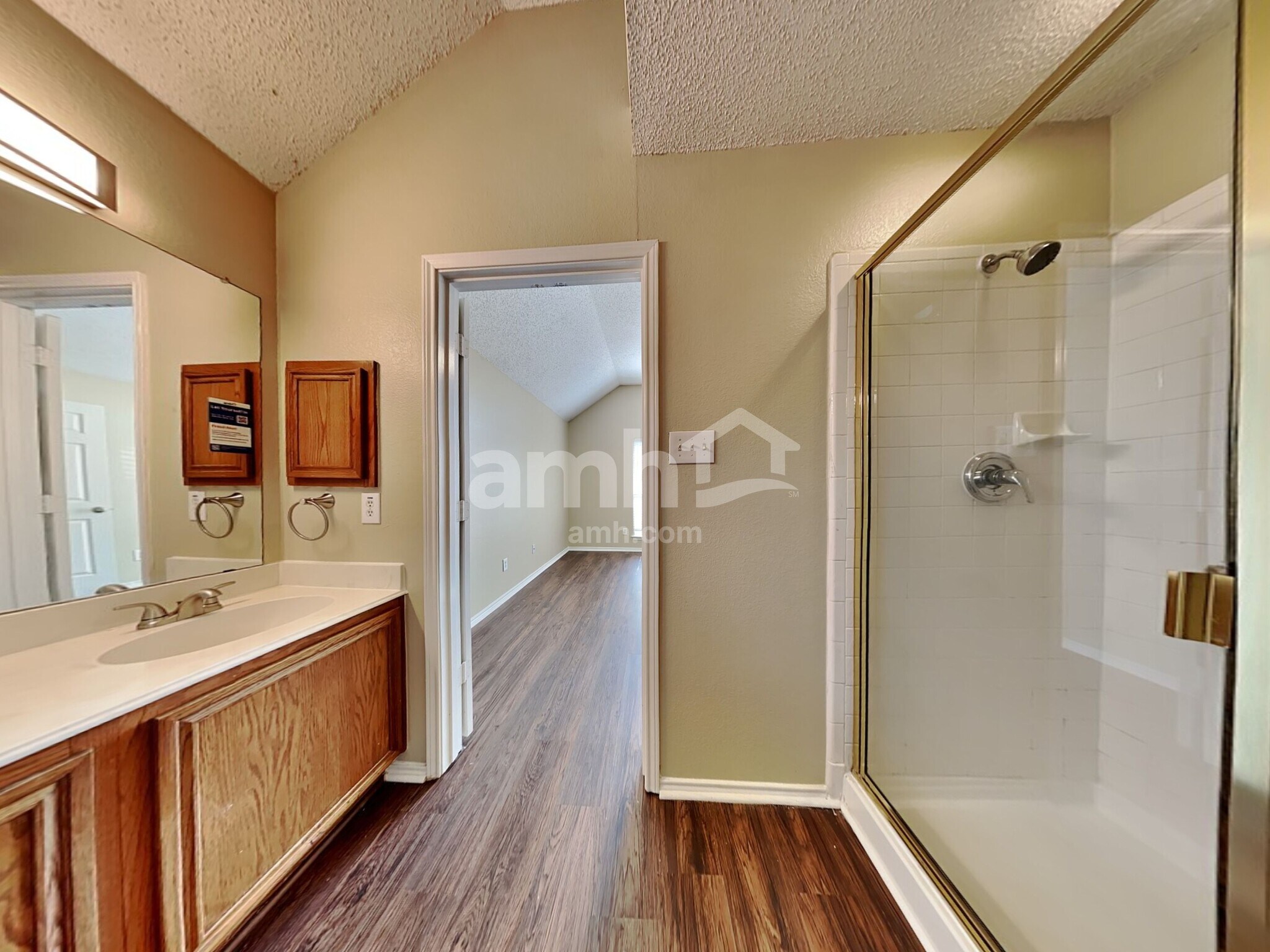 Building Photo - 733 Grandview Ave