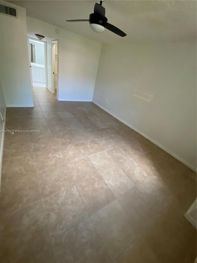 Building Photo - 10625 SW 112th Ave