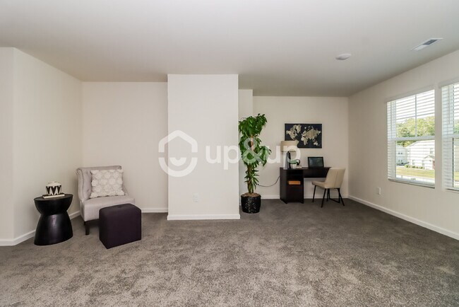 Building Photo - Fantastic 3bd/2ba home! Let yourself in!