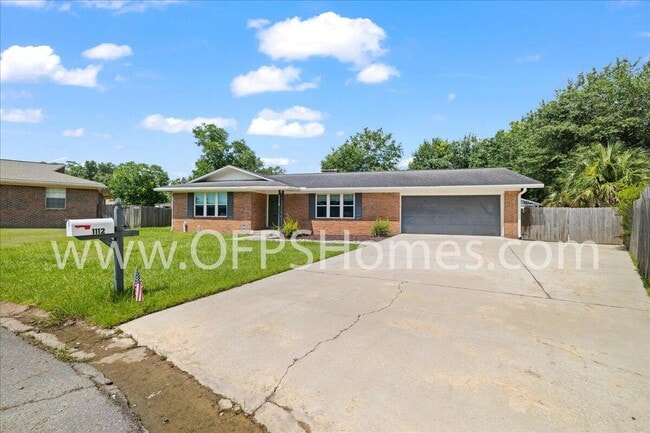 Building Photo - 1112 Coral Dr