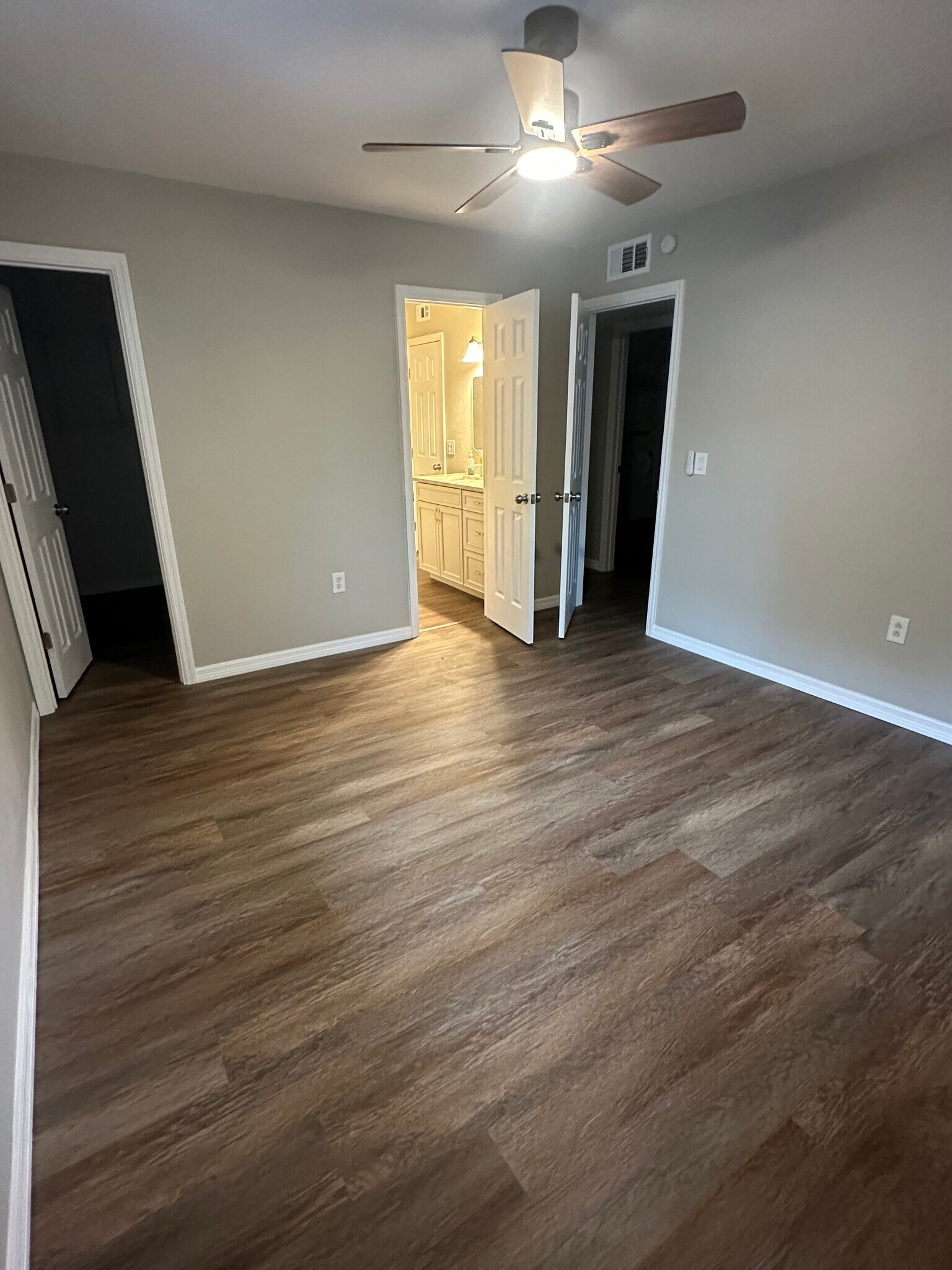 Building Photo - 1131 N Trudel Pt