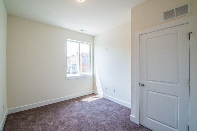 Building Photo - 411 N 34th St