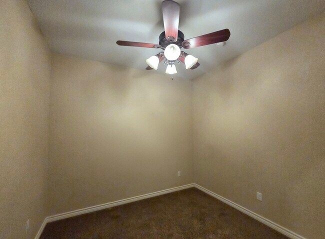 Building Photo - Floresville 3rd St Apartments