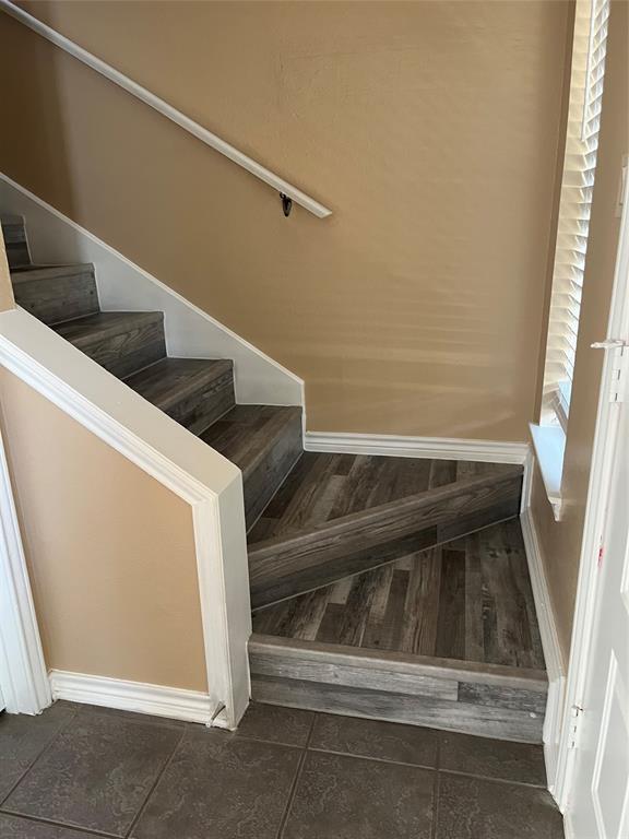 Building Photo - 8500 Lyndon Ln