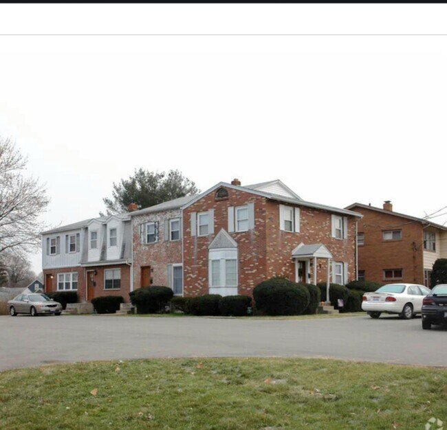 Building Photo - 7037 Paxton Rd