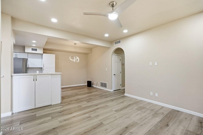 Building Photo - 9708 E Vía Linda