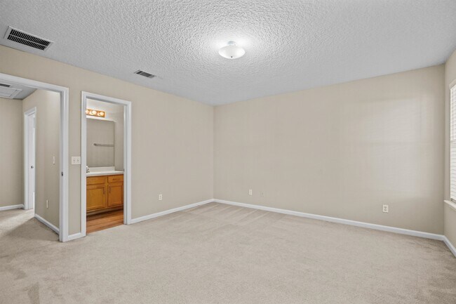 Building Photo - 310 Scrub Jay Dr