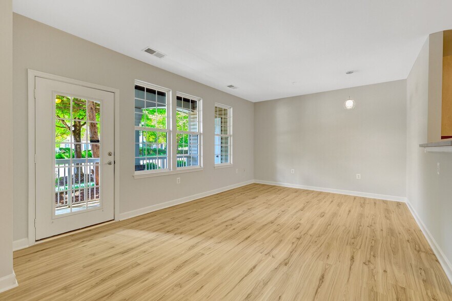 Building Photo - 42421 Rockrose Sq