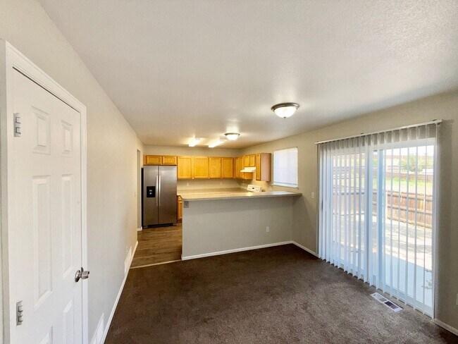 Building Photo - 4899 Saddle Ridge Dr
