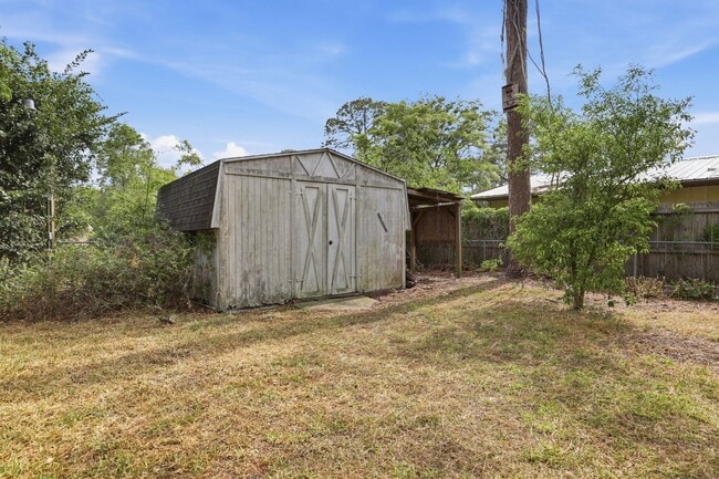 Building Photo - 3 bedroom 2 bath house in Northwood Pines