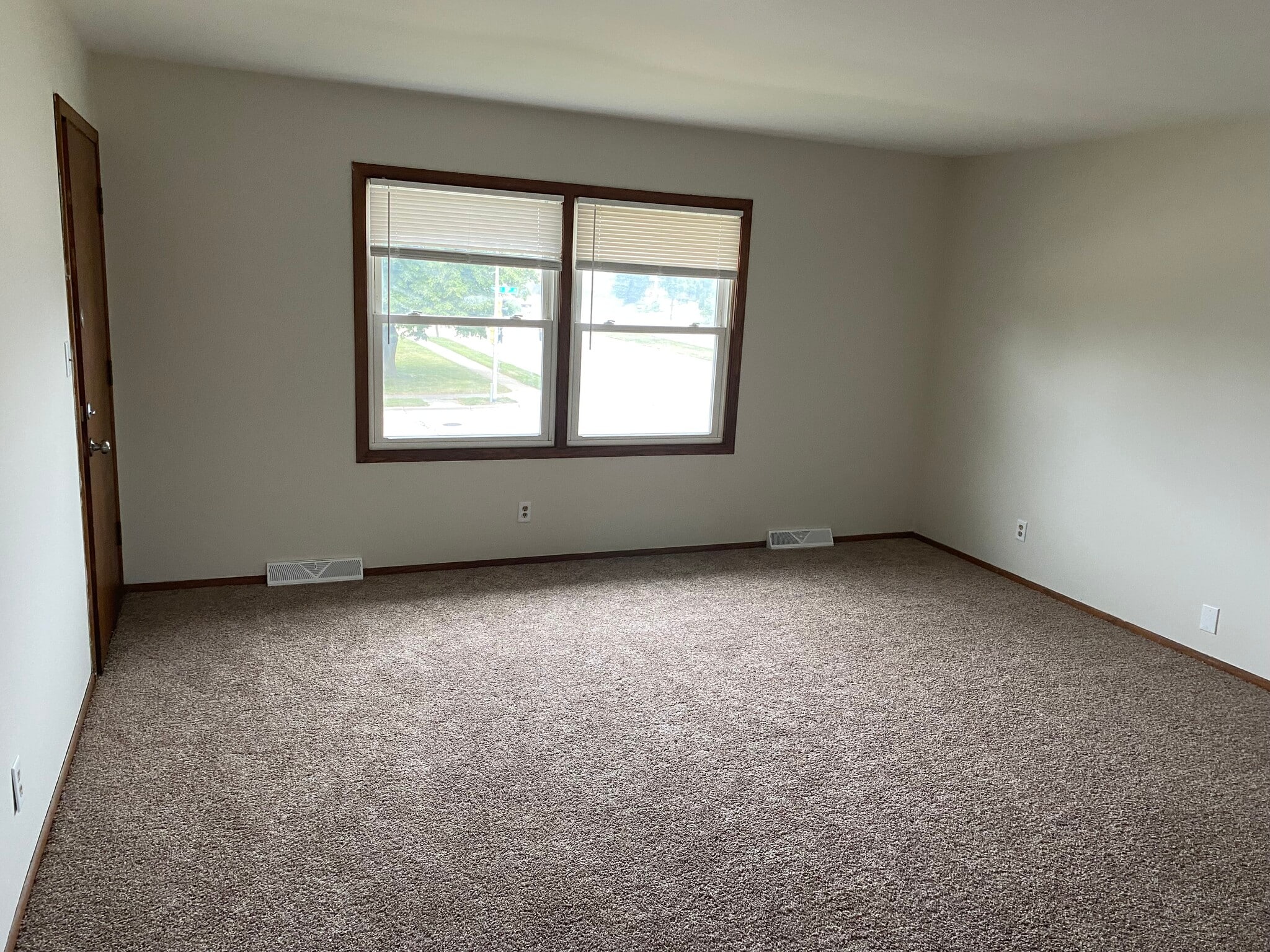 Living Room - 5471 S 13th St