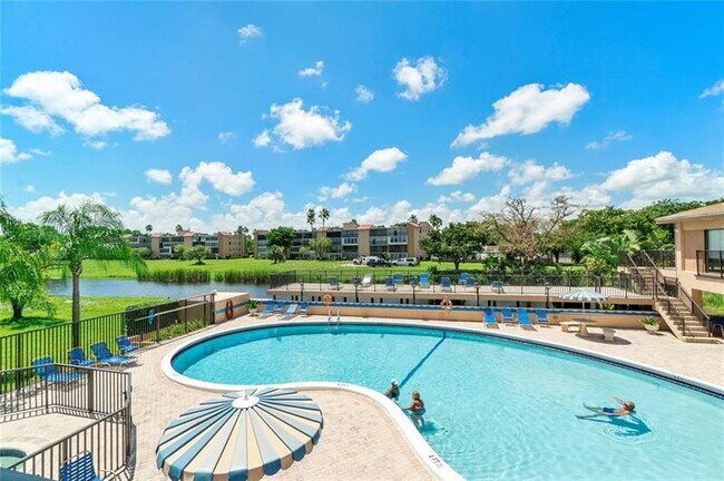 Building Photo - 7300 Lake Cir Dr